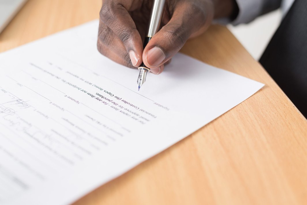 closing day on a house, signing documents