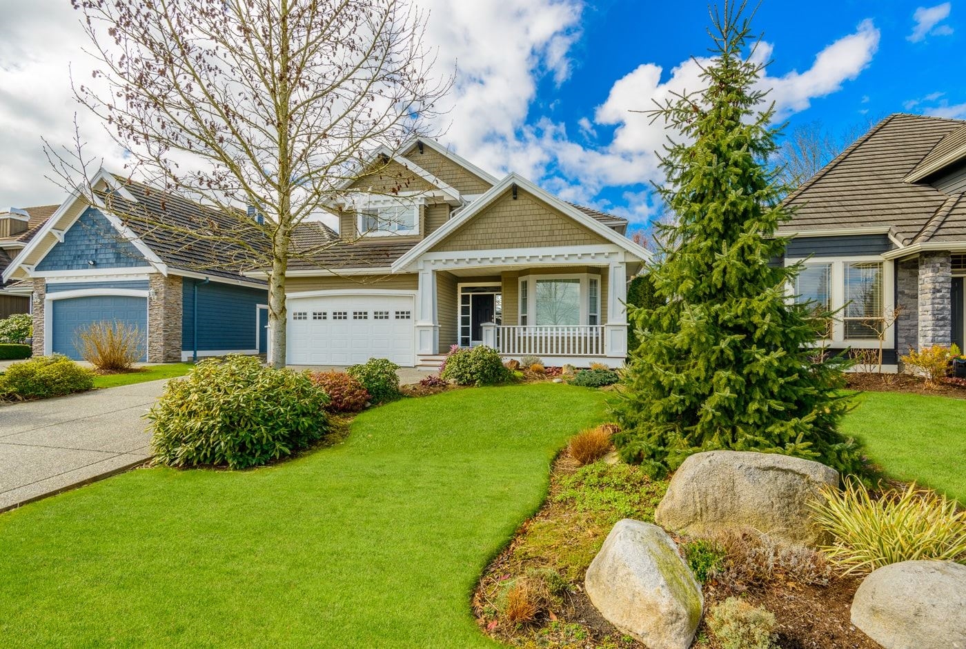 Picture of the front of modern single family homes with manicured lawns