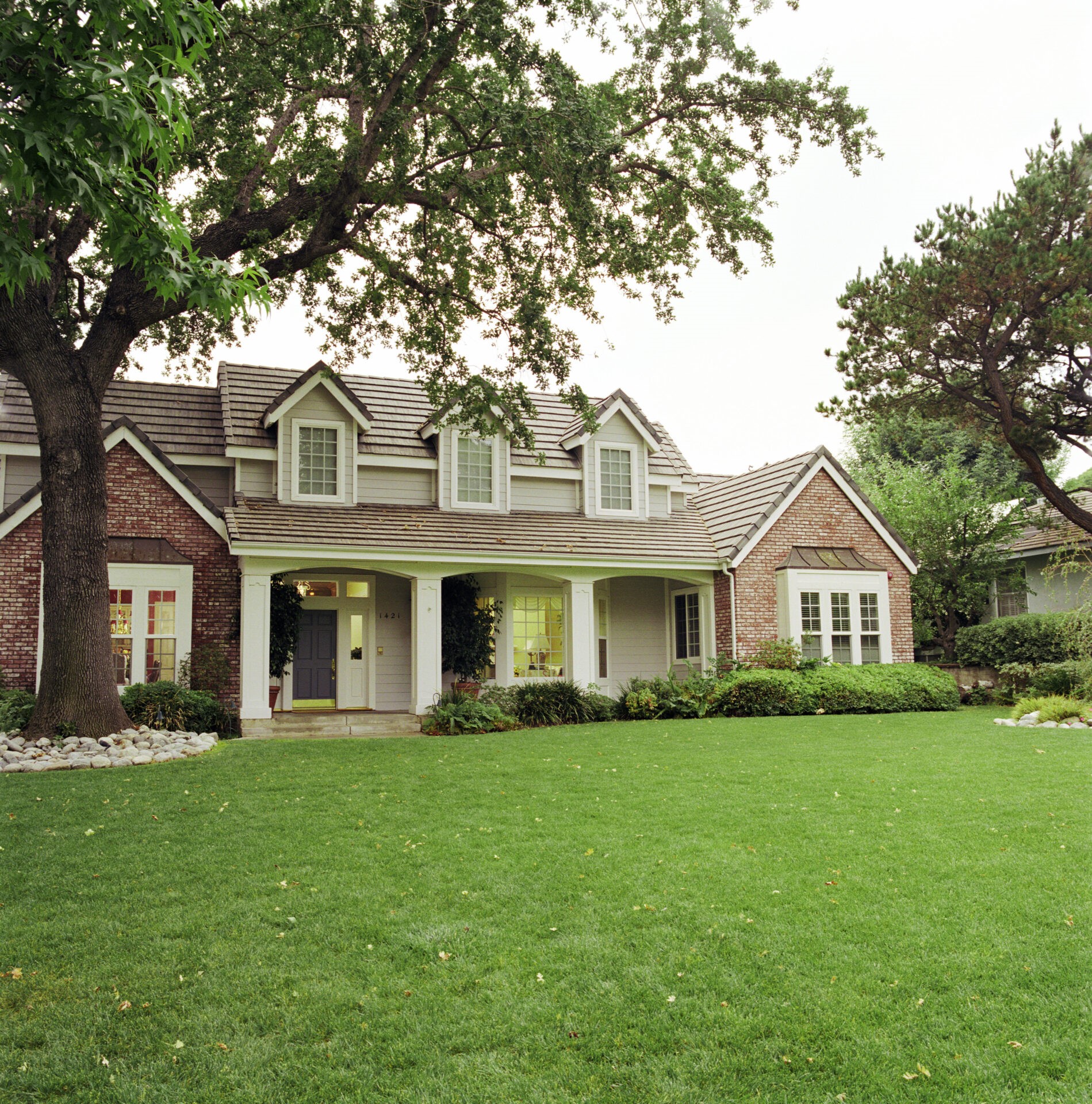 House with front lawn